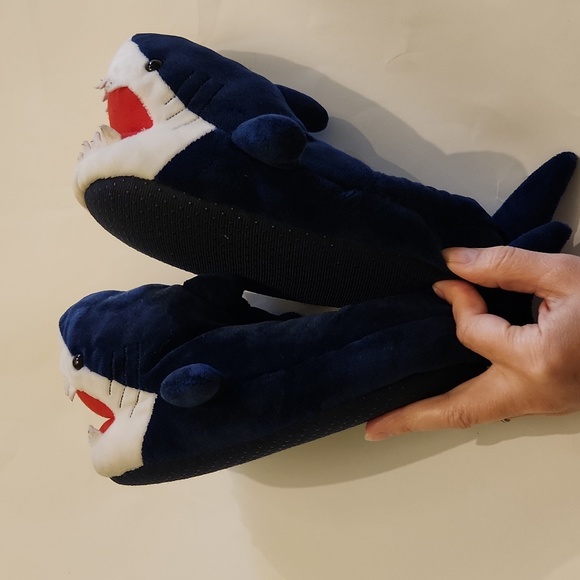 Children’s Place Shark Slippers size 1/2 - Picture 6 of 8